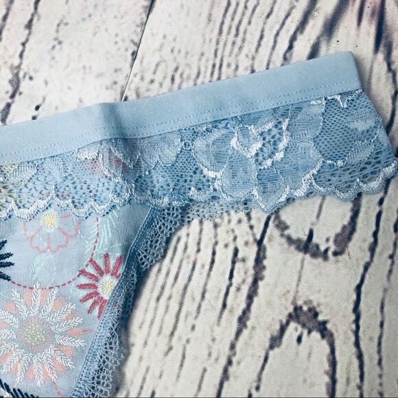 La Vie En Rose 5 pack Lacey Thong Underwear - Picture 3 of 10